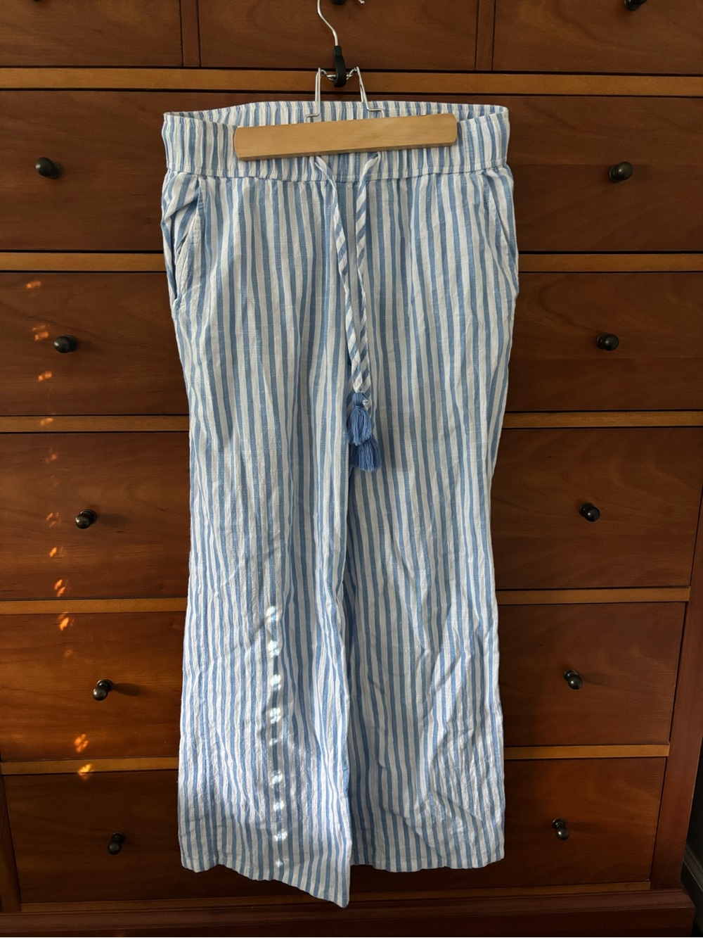 Vineyard Vines Light Blue and White Striped Women’s Drawstring Linen Pants
